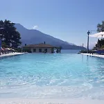 מלון Hotel Domaso דומאסו