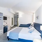 Hotel Domaso מלון