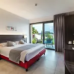 Hotel Domaso מלון 3*