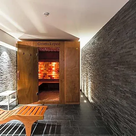 Hotel Domaso 호텔 도마소