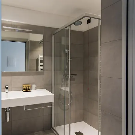 Hotel Domaso מלון 3*