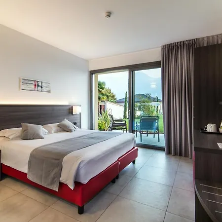 Hotel Domaso ホテル 3*