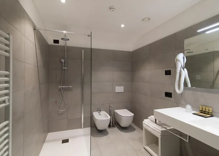 מלון Hotel Domaso דומאסו