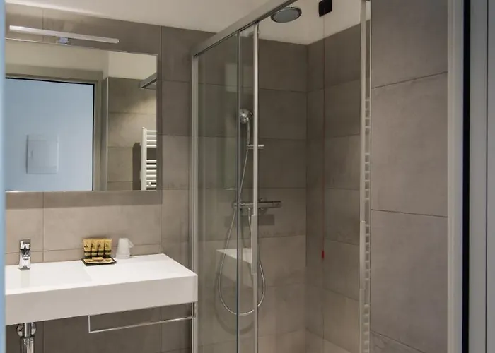 Hotel Domaso מלון 3*