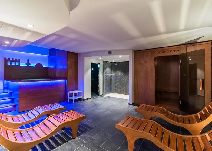 Hotel Domaso מלון 3*